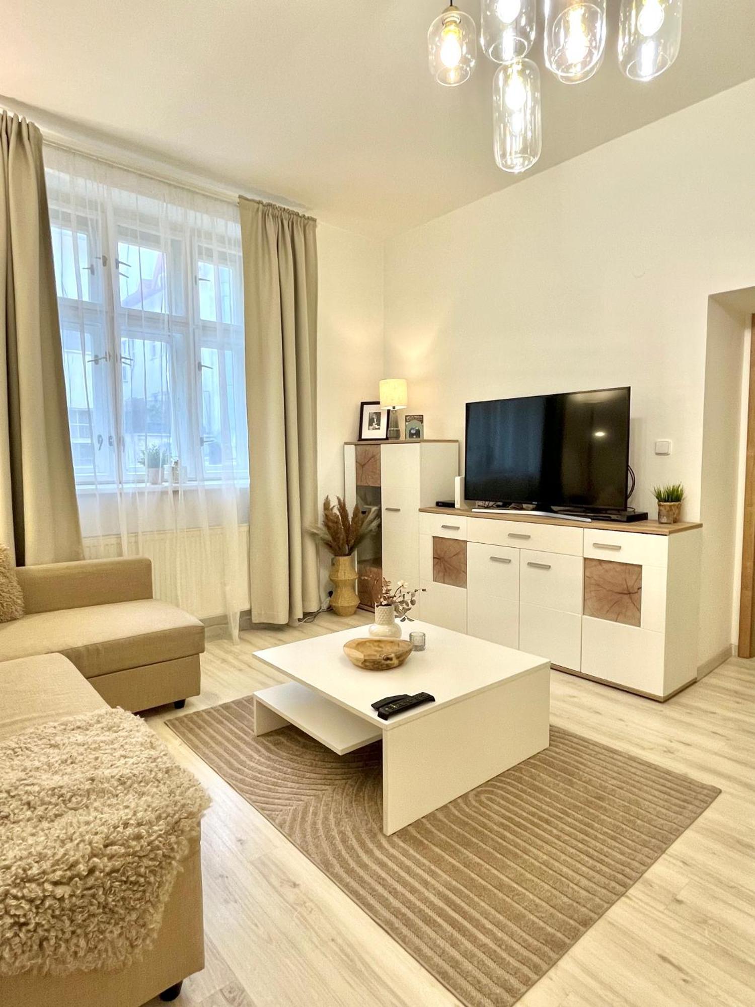 James Bond Apartment Old Town Bratislava Exteriör bild