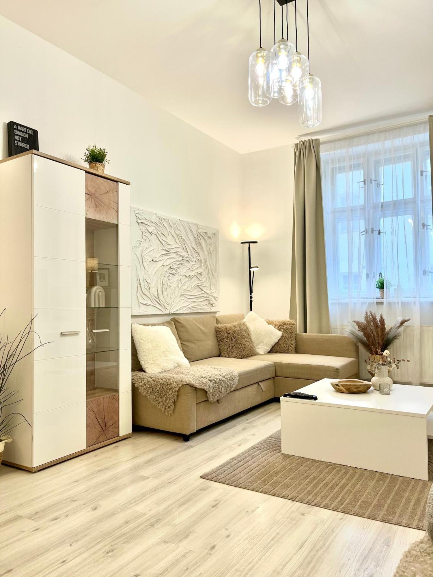 James Bond Apartment Old Town Bratislava Exteriör bild