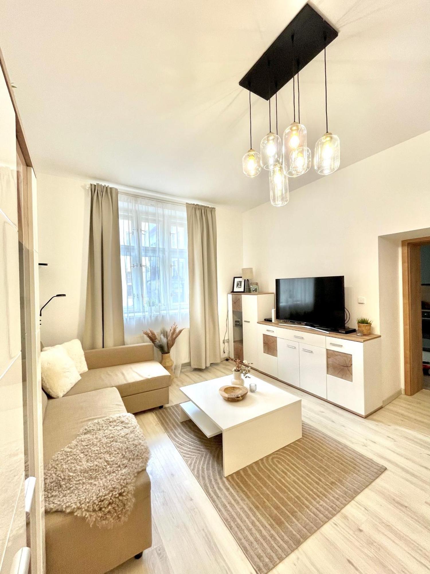 James Bond Apartment Old Town Bratislava Exteriör bild