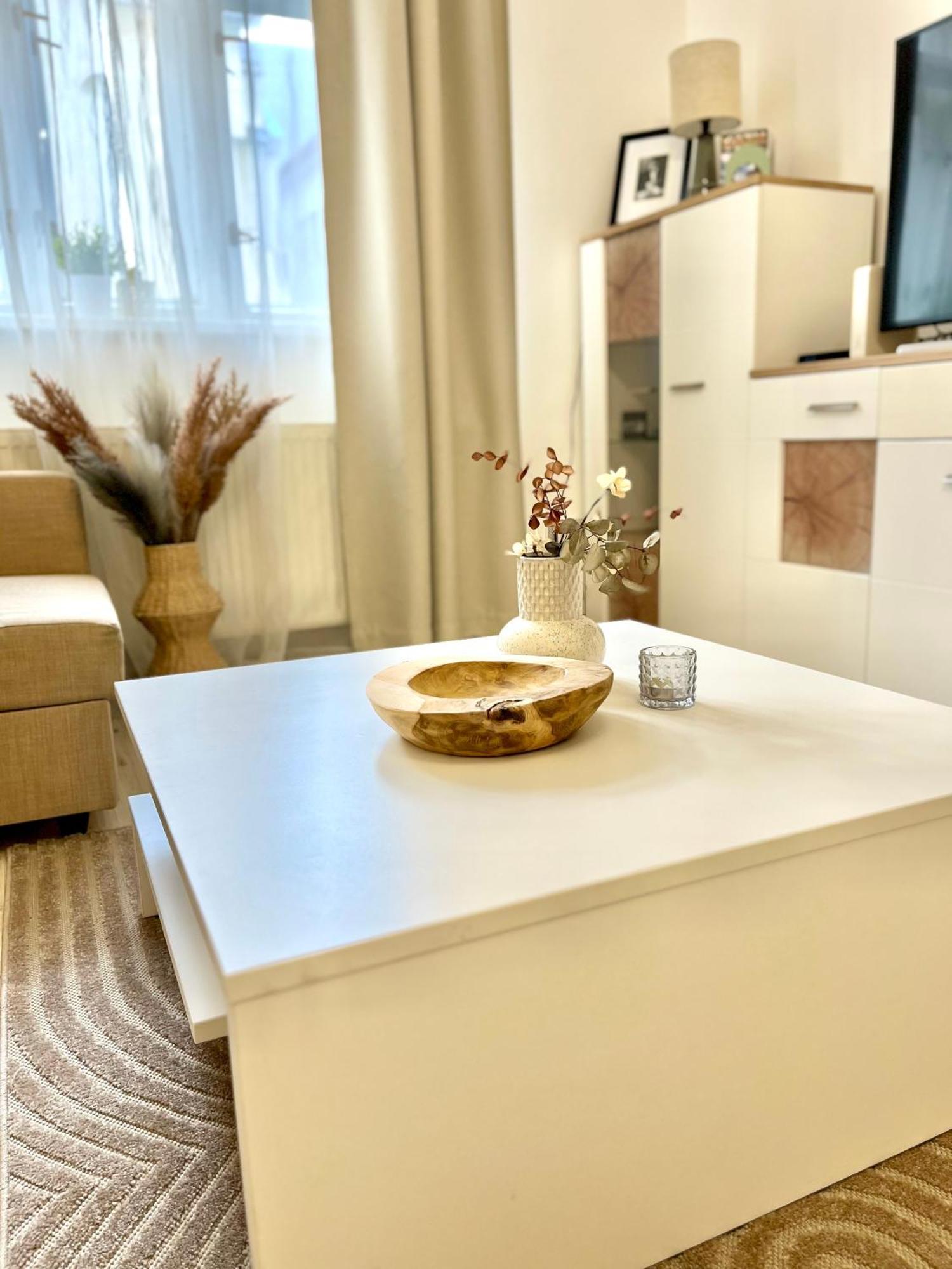 James Bond Apartment Old Town Bratislava Exteriör bild