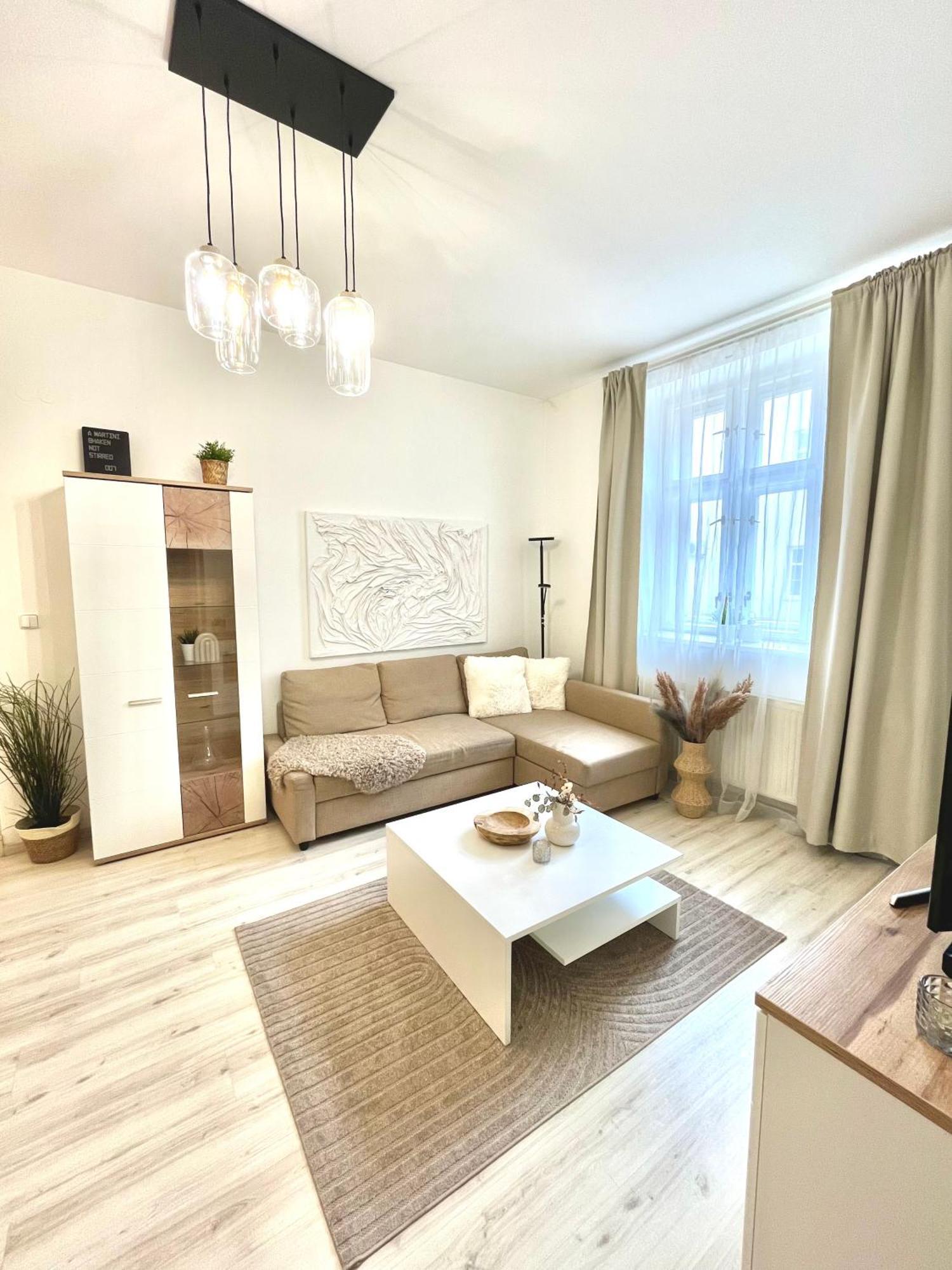 James Bond Apartment Old Town Bratislava Exteriör bild